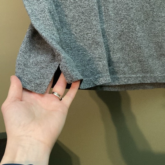 American Eagle grey polo tee with eagle logo on chest. - Picture 4 of 5